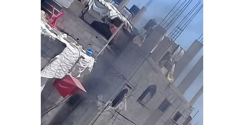 غزة: مواطن يحرق منزله بعد اقتحامه من شرطة حماس بمخيم الشاطئ