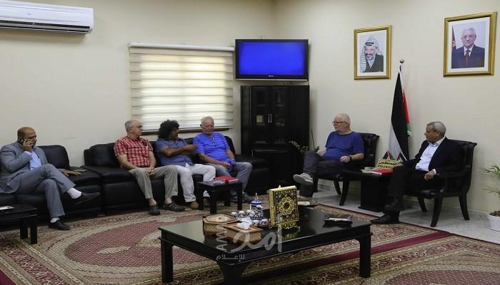 محافظ قلقيلية يطلع وفداً نقابياً نرويجياً على واقع المحافظة