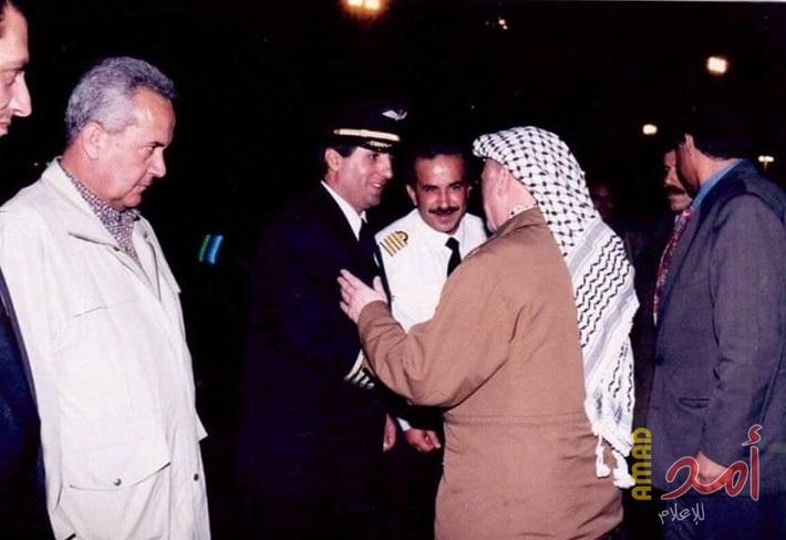 بالصور.. اللواء الكابتن "زياد البدا" أول طيار فلسطيني يهبط فوق مطار غزة الدولي!