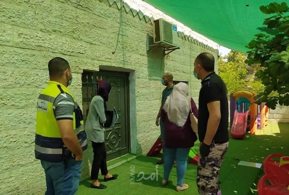 تنمية الخليل وقلقيلية يوزعان طحين لمرض السلياك وبيت الأجداد يستلم مواد تنظيف والتعقيم من الأونروا