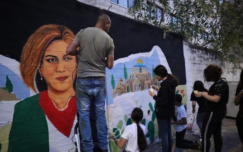 فنانون فلسطينيون من رسم  الجداريات رسالة ألعالم