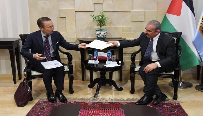 أشتية يطلع  السفير الياباني على التحضيرات لعقد مؤتمر "سيباد"