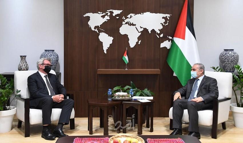 اشتية يبحث مع المبعوث النرويجي إعادة إعمار غزة