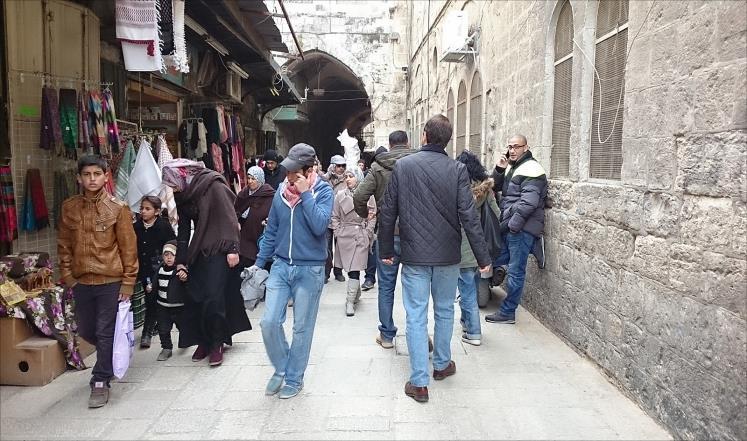 "هآرتس" : قفزة في عدد المقدسيين الذين يعيشون تحت خط الفقر