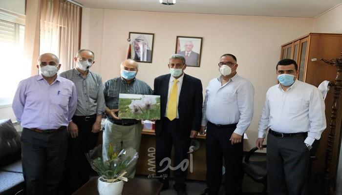 المطور يبحث سبل حماية الطبيعة وتعزيز الوعي البيئي مع جمعية طبيعة فلسطين