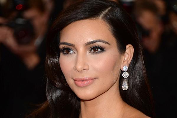 "كيم كارداشيان" تكشف 16 حقيقة عن شخصيتها