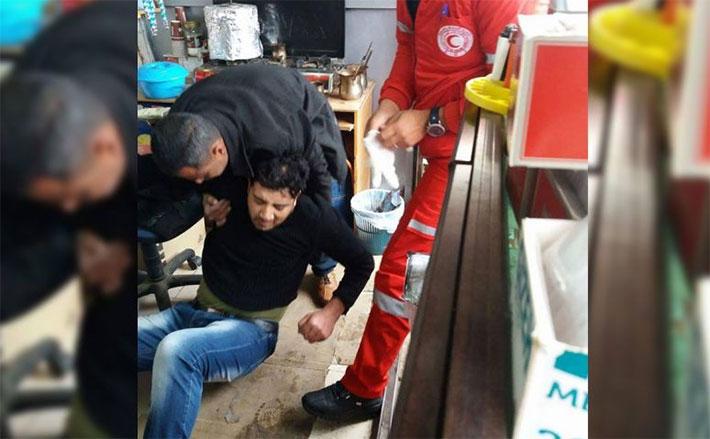شاب من جنين يحاول حرق نفسه بسبب ازالة بسطته