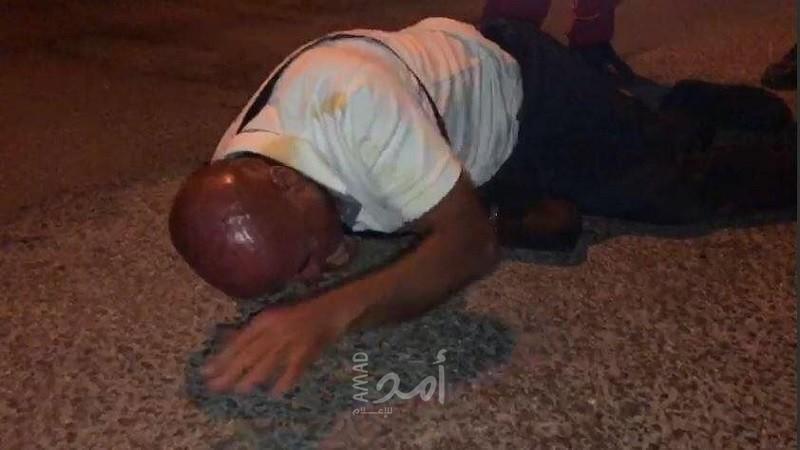 مستوطنون إرهابيون يعتدون على المراسل العربي لـ"قناة كان" العبرية - فيديو