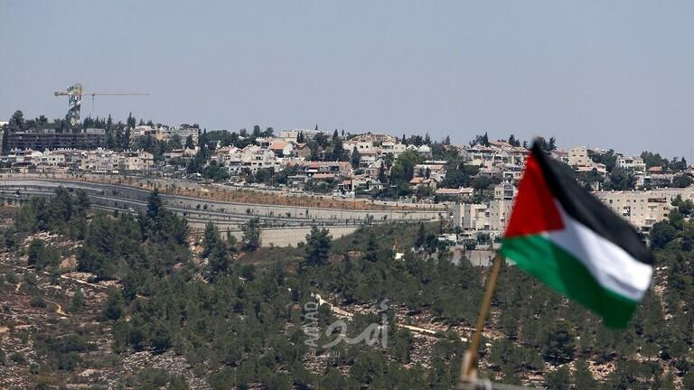 القدس: سلطات الاحتلال تُزيل أعلام فلسطين من بلدتي سلوان والعيسوية