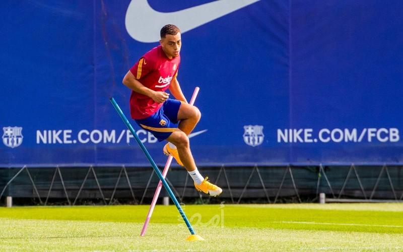 رسميا: اللاعب الجديد لنادي برشلونة ينضم للتدريبات