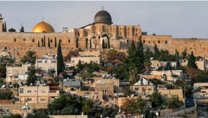 قوات الاحتلال تبعد أسيرين محررين من العيسوية عن القدس