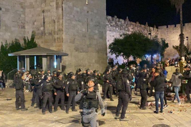 تجدد المواجهات مع شرطة الاحتلال في باب العامود بالقدس المحتلة - فيديو