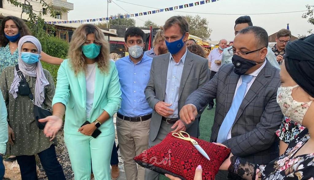 وزير ثقافة رام الله يفتتح معرض" فلسطين بلا إطار" في أكاديمية عرين ريناوي