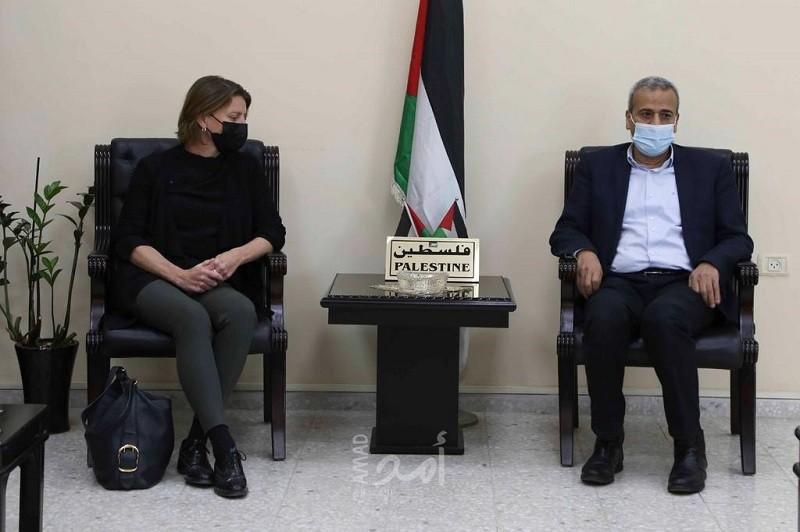 محافظ قلقيلية يلتقي مدير شؤون وكالة الغوث "الأونروا"