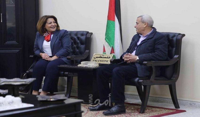 قلقيلية: المحافظ يلتقي رئيس سلطة جودة البيئة ويبحث معها عددًا من القضايا البيئية