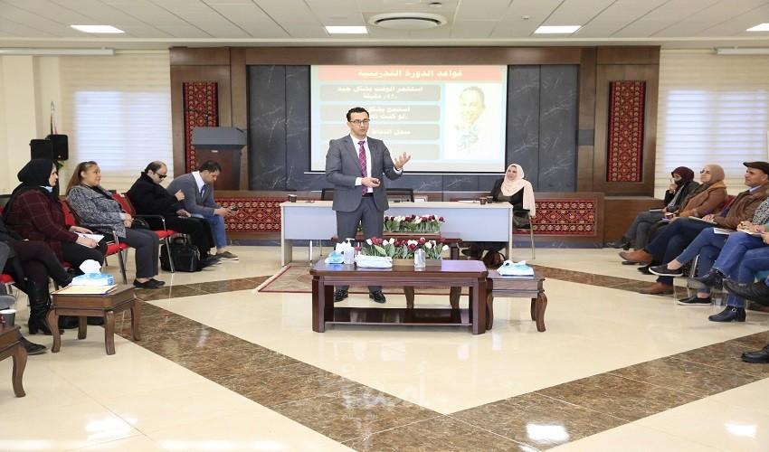 المدرسة الوطنية الفلسطينية للإدارة تفتتح دورة "مدير المراسم"