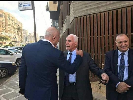 بالفيديو..تداول صور للقاء بين عضو مركزية فتح الأحمد والقيادي البارز في تيار فتح الاصلاحي المشهراوي