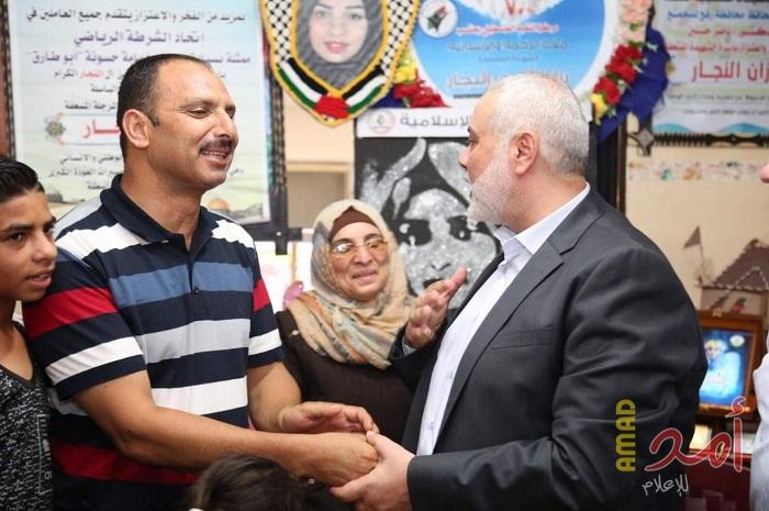 هنية يزور منزل الشهيدة "النجار" وبيوت عزاء شهداء جمعة "لن تمر المؤامرة على حقوق اللاجئين"
