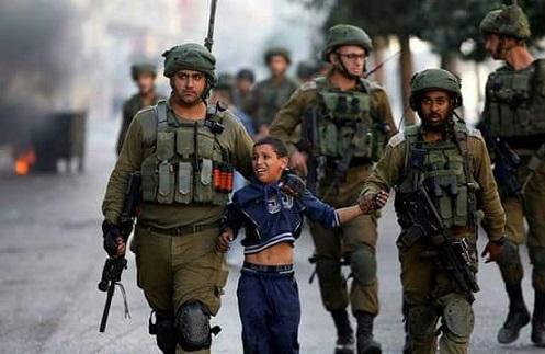 القدس: قوات الاحتلال تعتقل طفلاً من العيسوية