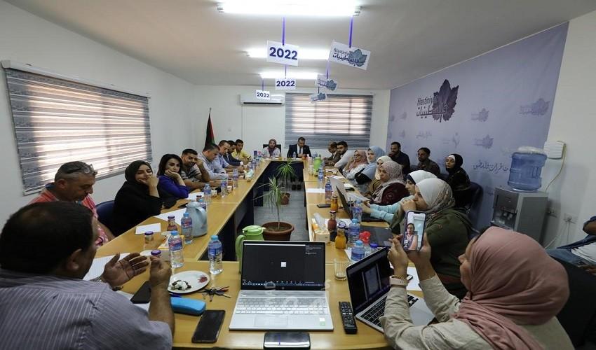 غزة: صحفيون يناقشون التحديات الداخلية التى واجهتهم خلال العام