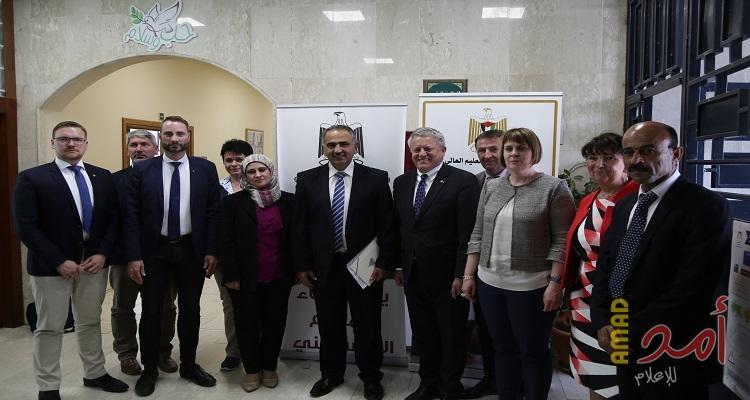 التربية تطلع وفداً برلمانياً ألمانياً على تحديات التعليم في فلسطين
