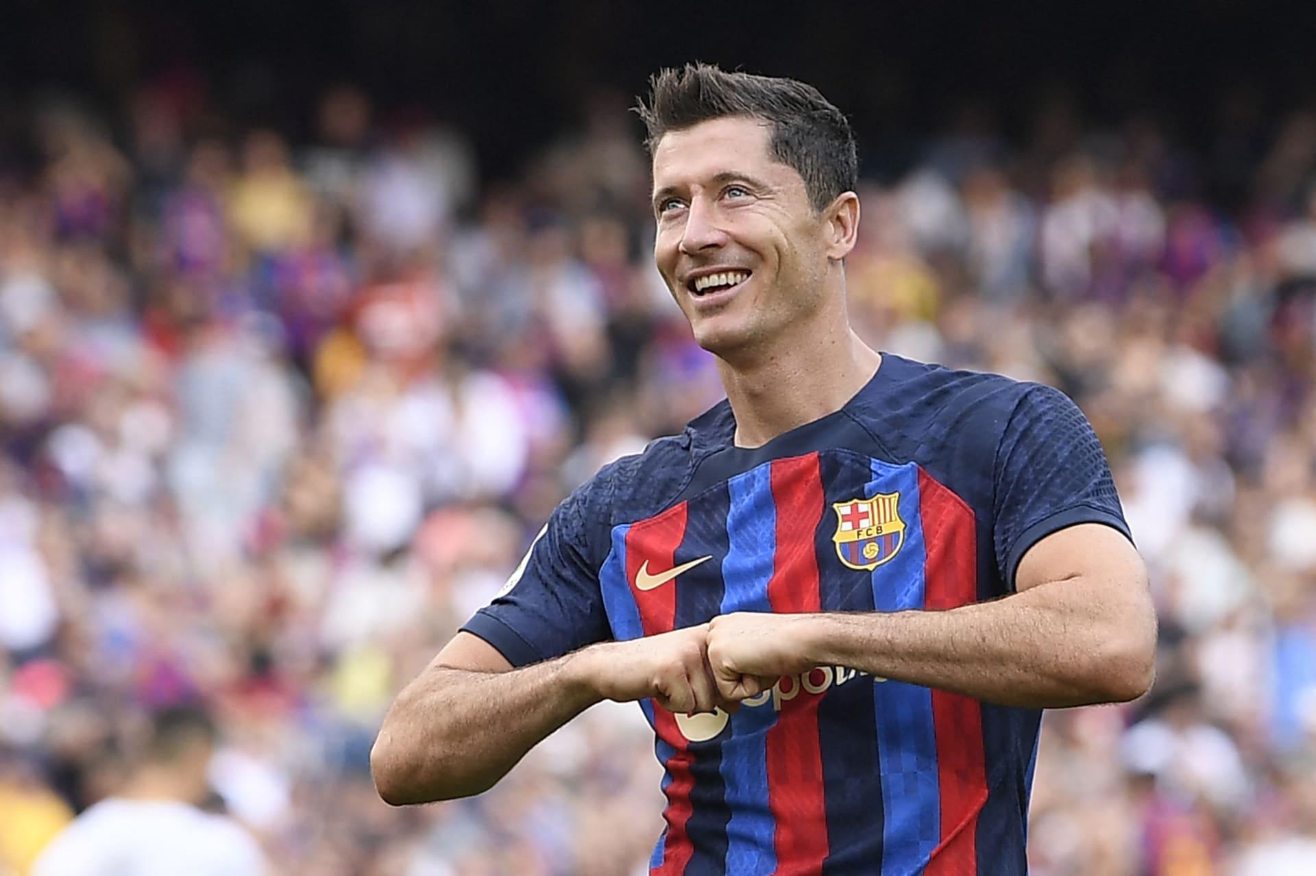ليفاندوفسكى يعود لقائمة برشلونة ضد ريال بيتيس فى الدورى الإسبانى