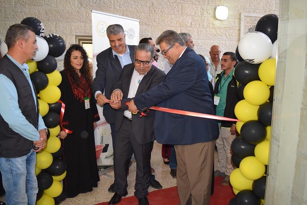 جامعة القدس والاغاثة الزراعية تفتتحان معرض المنتجات الريفية الفلسطينية