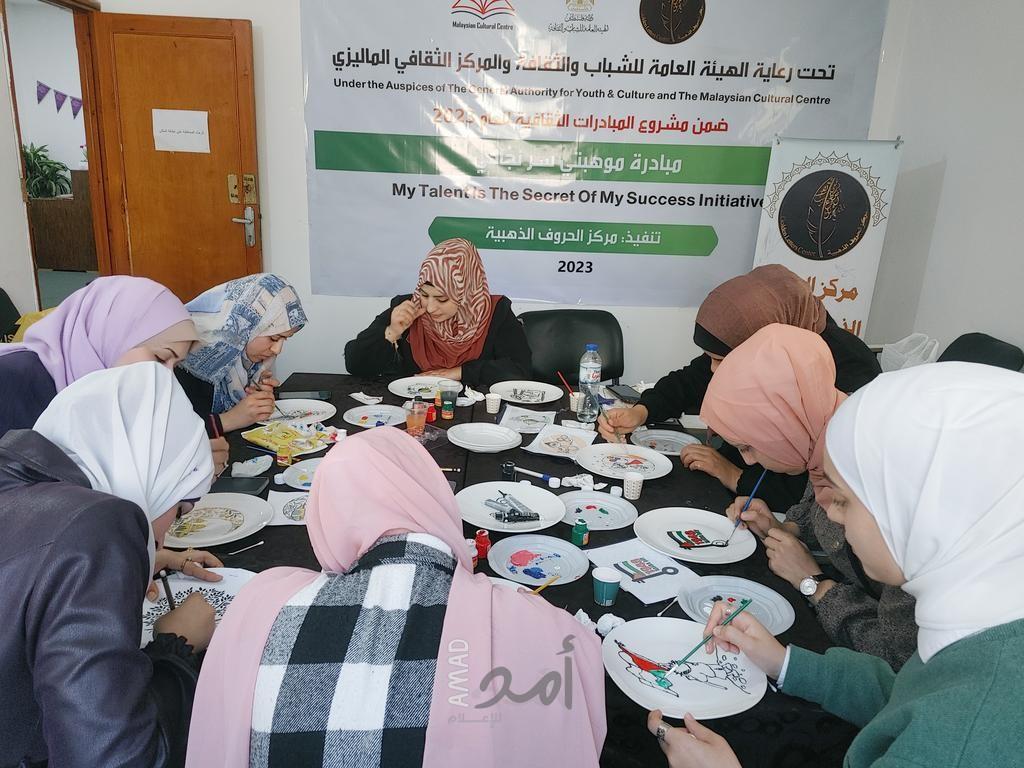 "موهبتي سر نجاحي" مبادرة ثقافية لتدريب الشابات على صناعة المشغولات الفنية