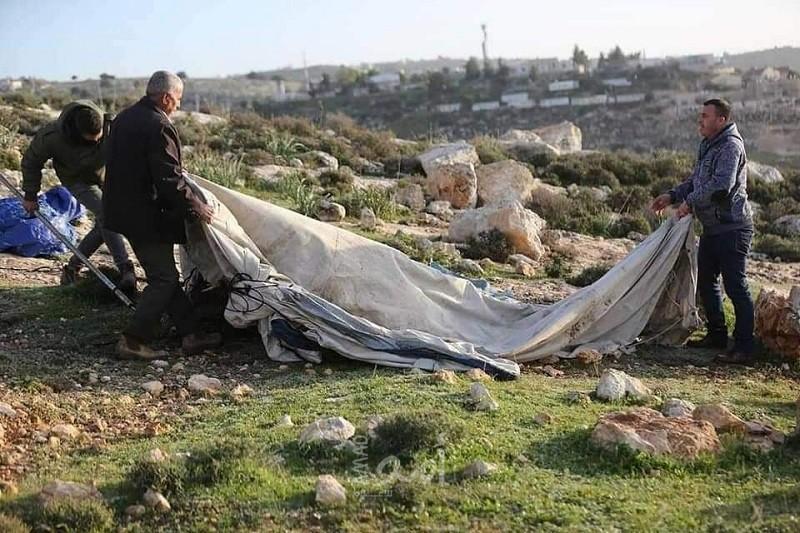 قوات الاحتلال تُخطر مواطنًا من الأغوار الشمالية بإزالة سياج حول أرضه
