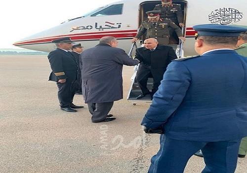 مساعد الرئيس المصري يصل الجزائر للمشاركة في جنازة قايد صالح