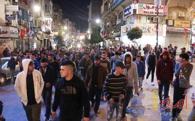 مسيرة حاشدة تنديداً بجريمة المستوطنين في قرية المغير برام الله