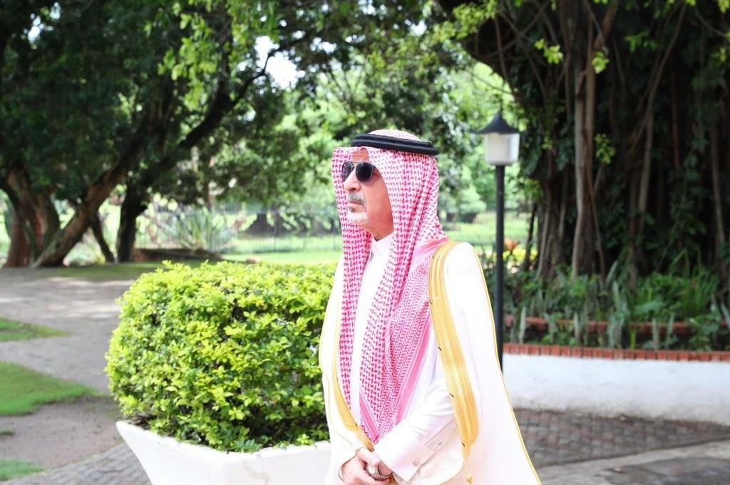 الوزير السعودي القطان يعلن نجاته من موت محقق في روما
