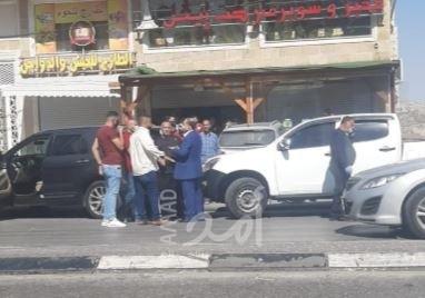 في خطوة استفزازية .. قوات الاحتلال تجبر محافظ نابلس  على قطع زيارته لحوارة - فيديو