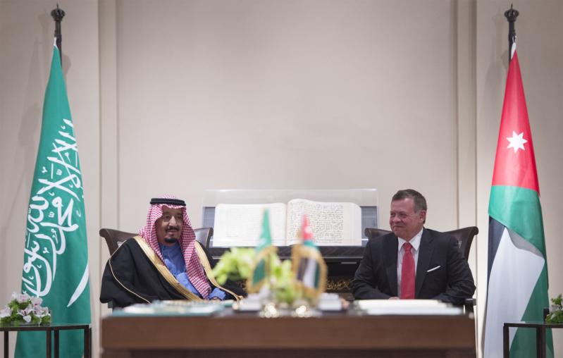 العاهل السعودي وملك الأردن يشهدان توقيع اتفاقيات ومذكرات تفاهم وبرامج تنفيذية بين البلدَيْن