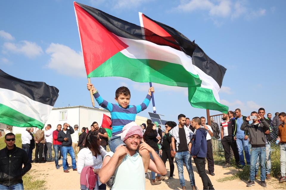 رغم التهجير: "أم الحيرات" في النقب تحتفل بيوم الأرض وسط حضور المئات - بالصور