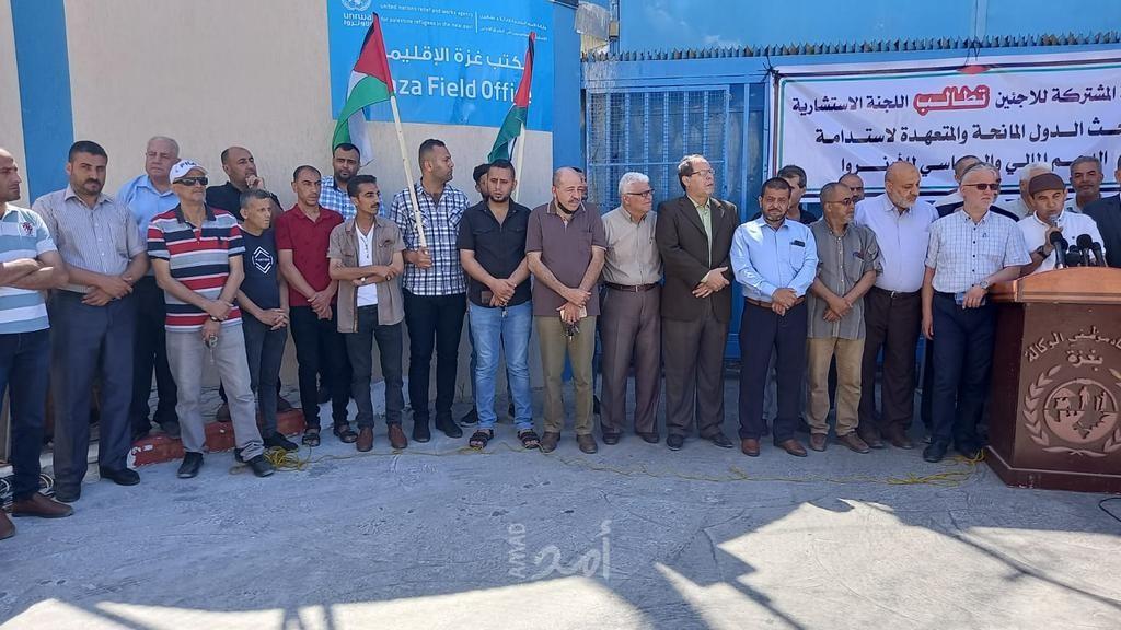 «الديمقراطية» في وقفات بمخيمات قطاع غزة ترفض الضغوط والابتزازات على «الأونروا» وتدعو لموازنة ثابتة لها