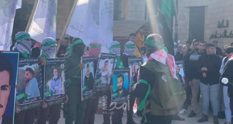 رام الله: عناصر كتلة حماس يحدثون خراباً بقاعة الشهيد ناصر في جامعة بير زيت- فيديو