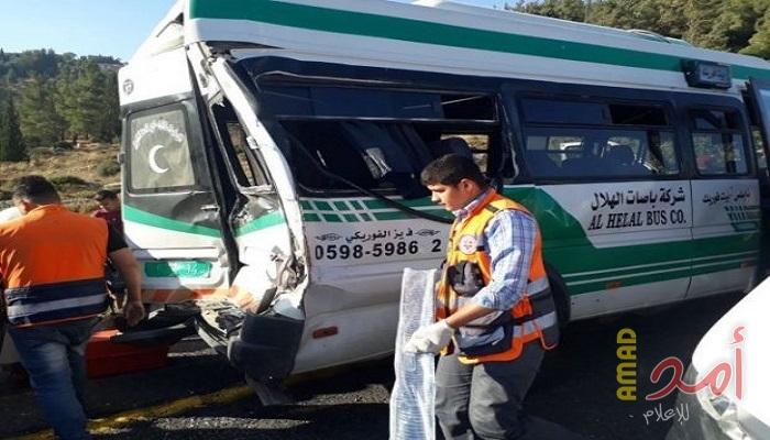بالصور: 20 إصابة 4 منها خطيرة جدا في حادث سير على طريق رام الله نابلس
