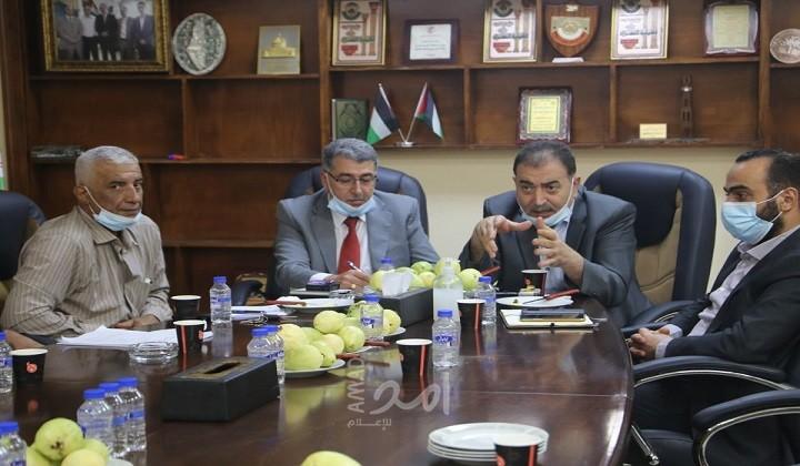 رئيس الاتحاد الفلسطيني للهيئات المحلية يزور بلدية قلقيلية