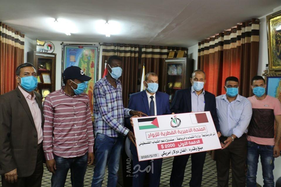 غزة: البدء بتسليم الدفعة الأولى من المنحة القطرية للزواج