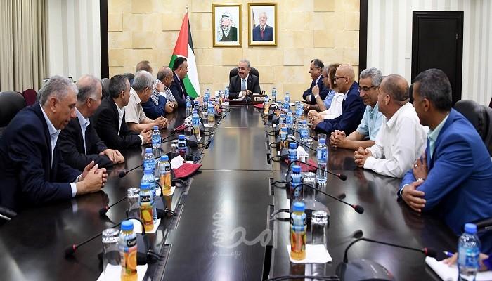 أشتية يبحث مع نقابة الصحفيين تحسين عدد من القوانين الخاصة بعملهم