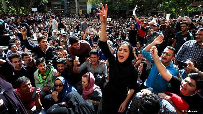 تواصل المظاهرات الغاضبة ضد الغلاء وسياسة ايران داخليا وخارجيا ..والحكومة تحذر