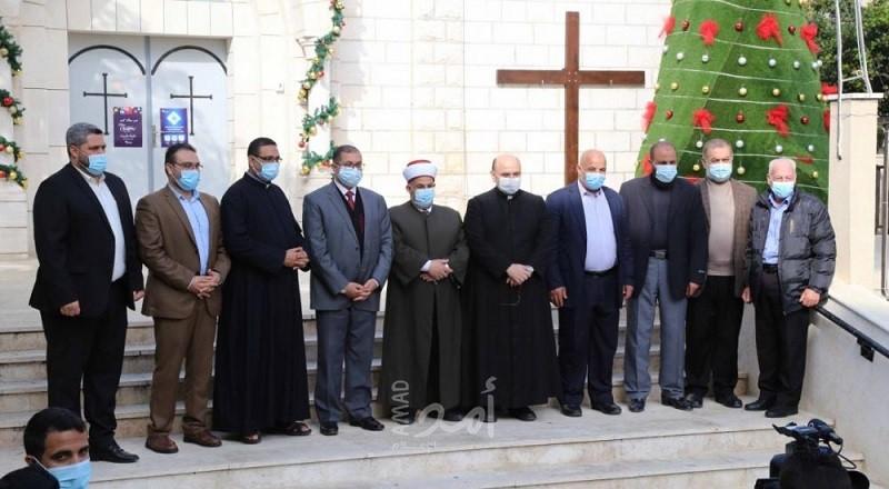 بعد أزمة "الكريسماس".. وفد من حماس يزور كنيسة العائلة المقدسة بغزة