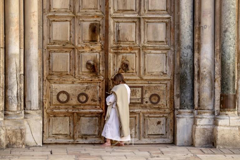 القدس: كنيسة القيامة تتراجع عن فتح أبوابها