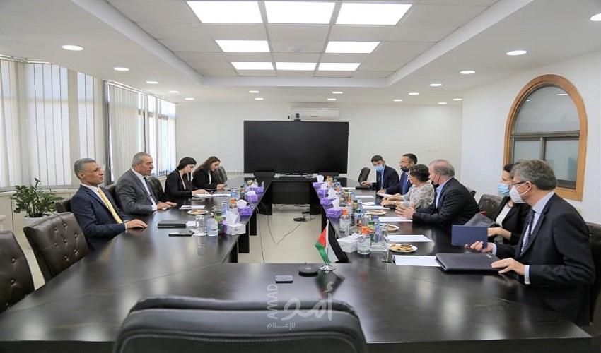 الشيخ يلتقي نائبة وزير الخارجية والتعاون الدولي الإيطالي ويبحثان تطورات القضية الفلسطينية