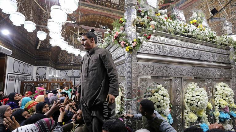 الكشف عن محتوى فيديو تسبب في إغلاق مسجد الإمام الحسين بمصر