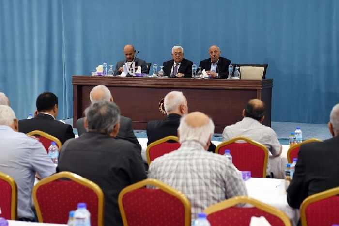 الرئيس عباس: جميع الظروف تم تهيئتها لإنجاح العملية الديمقراطية الفلسطينية