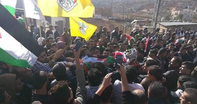 الآف المواطنين يشيعون الشهيد محمود عودة في نابلس