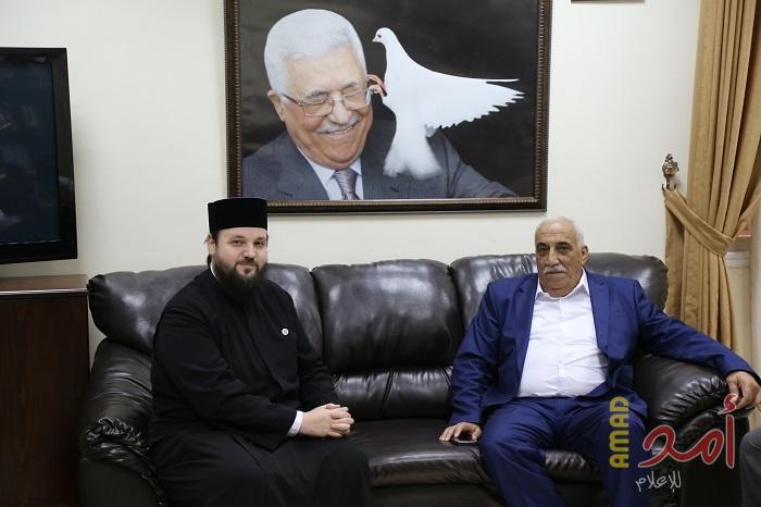 محافظ أريحا والأغوار يستقبل ممثل البطريركية الرومانية في القدس