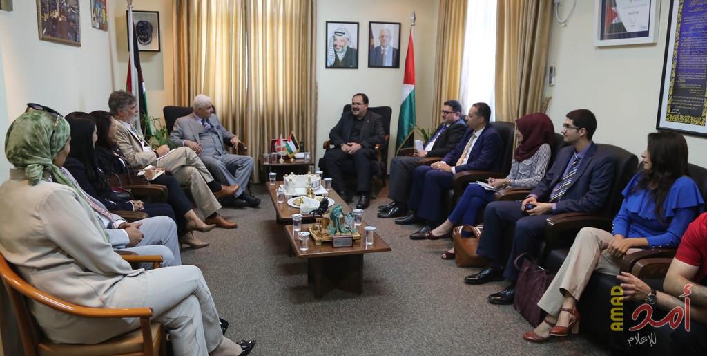 صيدم يبحث مع وفد كندي الاستفادة من تجربتها في المشاريع التشغيلية المدرسية